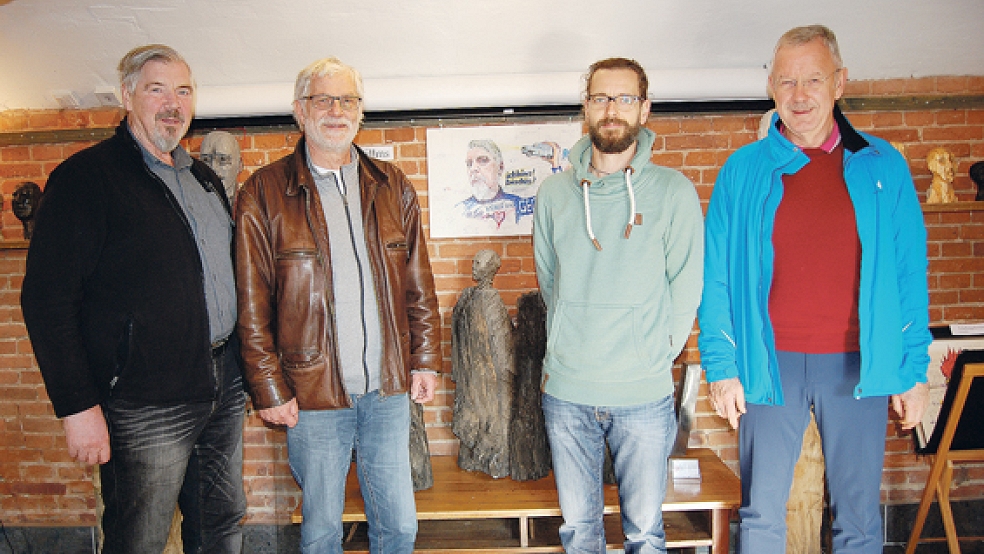 Georg Willms und seine kreativen Partner (von links): Rolf Kostka, Gerrit Weers und Jürgen Brockmeyer im Gewölbekeller. © Foto: Hoegen
