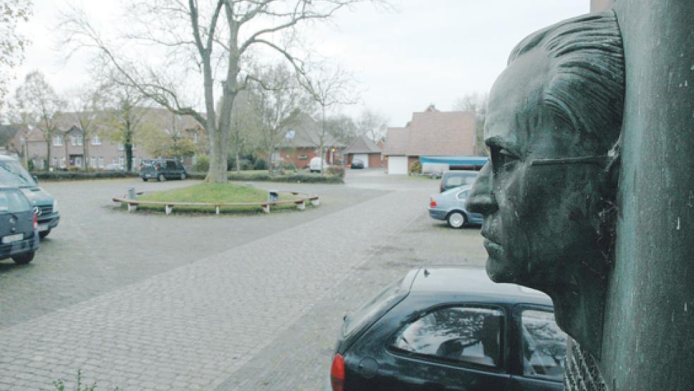 Parkgebühren auf dem Hermann-Tempel-Platz in Ditzum? Die Gemeindeverwaltung prüft einen Vorschlag von der CDU. © Foto: Szyska