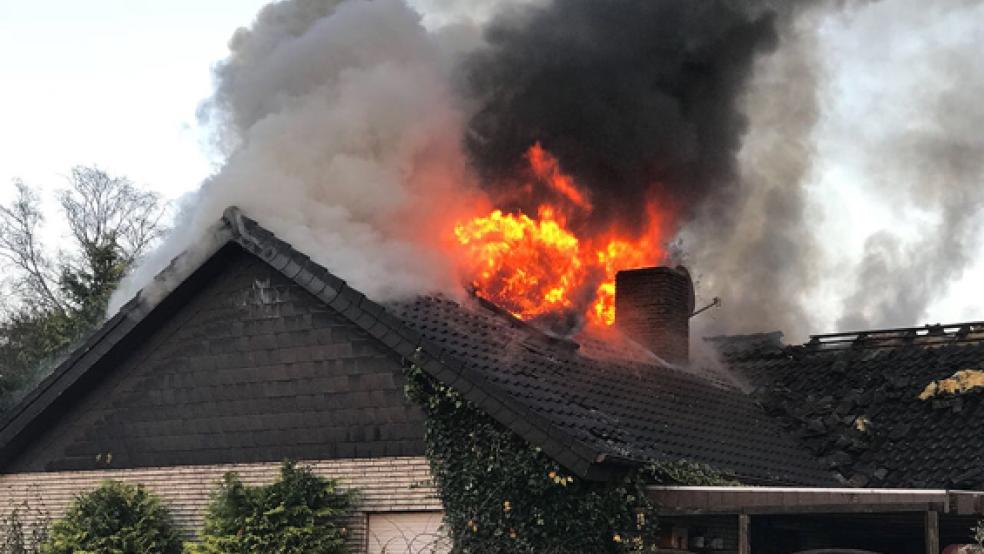 Die Löscharbeiten zogen sich bis in die Abendstunden hin. © Foto: Kreisfeuerwehr