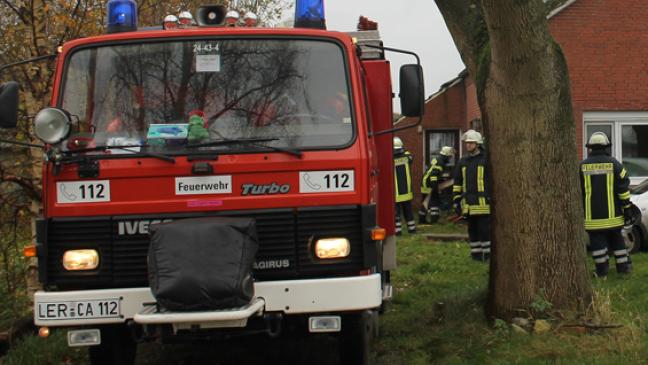 Feuerwehr pumpt Keller leer