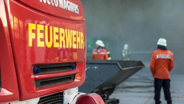 Abfall-Container geht in Flammen auf