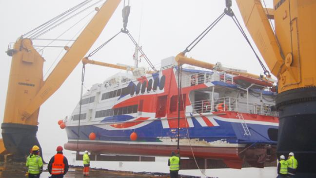 Katamaran huckepack nach Kanada