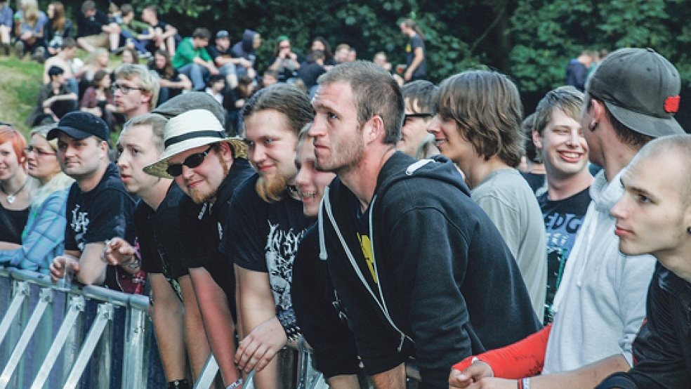 Tausende Rockfans strömten alljährlich - wie auf unserem Bild von 2013 - in den Stapelmoorer Park, um hier bei harter Musik friedlich zu feiern. © Archivfoto: Hoegen