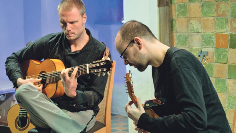 Malte Vief (links) und Jochen Ross verbanden Klassik, Rock und Folk zu einem völlig neuen Stil. © Foto: Himstedt