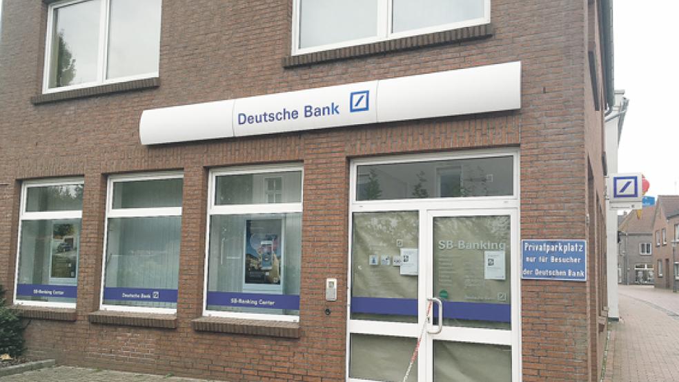 Die Deutsche Bank wird die SB-Stelle in der Westerstraße in Weener nicht wiedereröffnen. Ende Oktober hatten Kriminelle den Geldautomaten gesprengt.  © Foto: Boelmann
