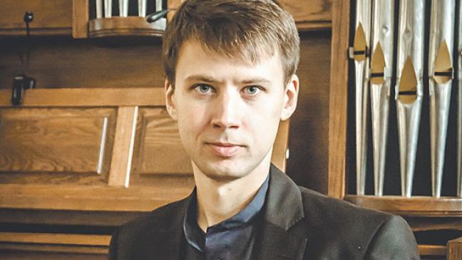 Russische Künstler an der Orgel