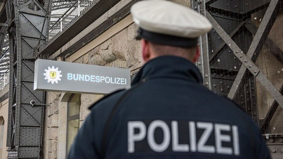Im Bahnhof von Leer stieß die Bundespolizei auf einen 24-Jährigen, der per Haftbefehl gesucht wurde. © Foto: Bundespolizei