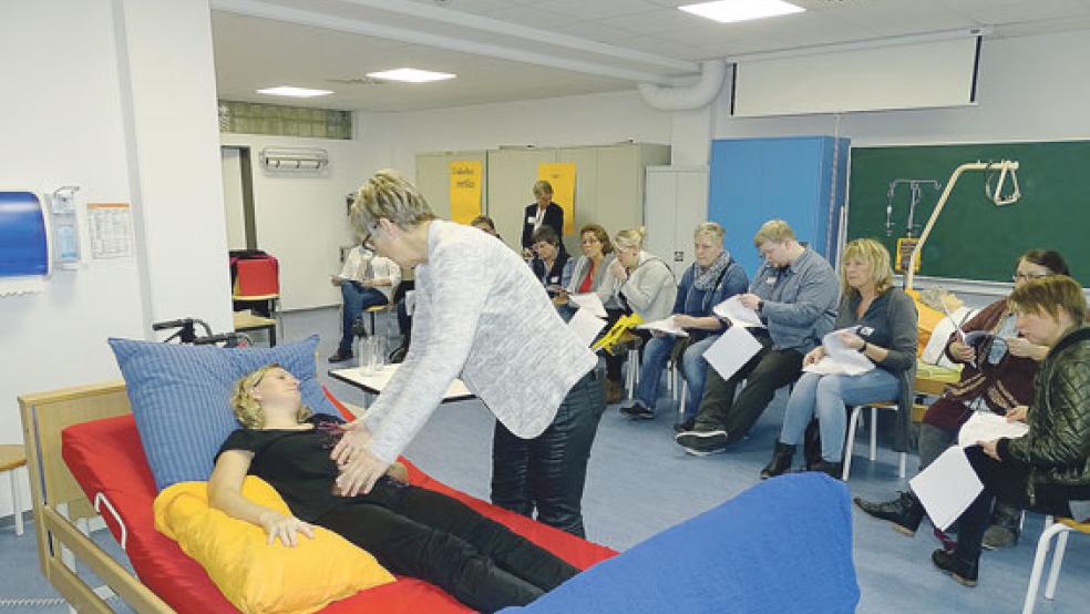 Lehrkräfte haben sich auf der Fachtagung »Pflege von morgen« in Leer ausgetauscht. © Foto: Landkreis Leer