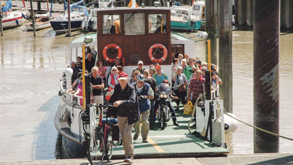 Die Emsfähre Ditzum-Petkum wird vor allem im Sommer von vielen Radtouristen genutzt. © Foto: Szyska