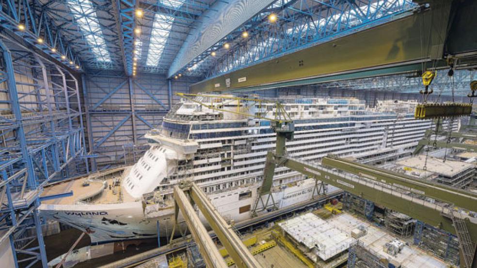 Auf den Tagen der Region können die Gäste der Werft unter anderem den aktuellen Kreuzfahrtriesen »Norwegian Bliss« bewundern. © Foto: Meyer Werft