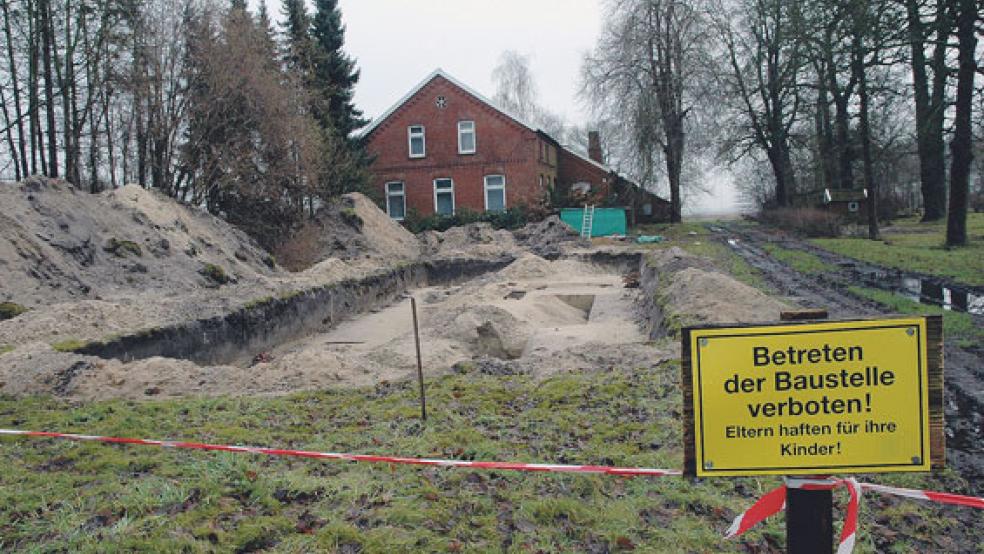 Vor dem Hof Elias in der Nachbarschaft des Steinhauses in Bunderhee suchen die Archäologen bislang vergeblich nach mittelalterlichen Spuren. © Foto: Szyska