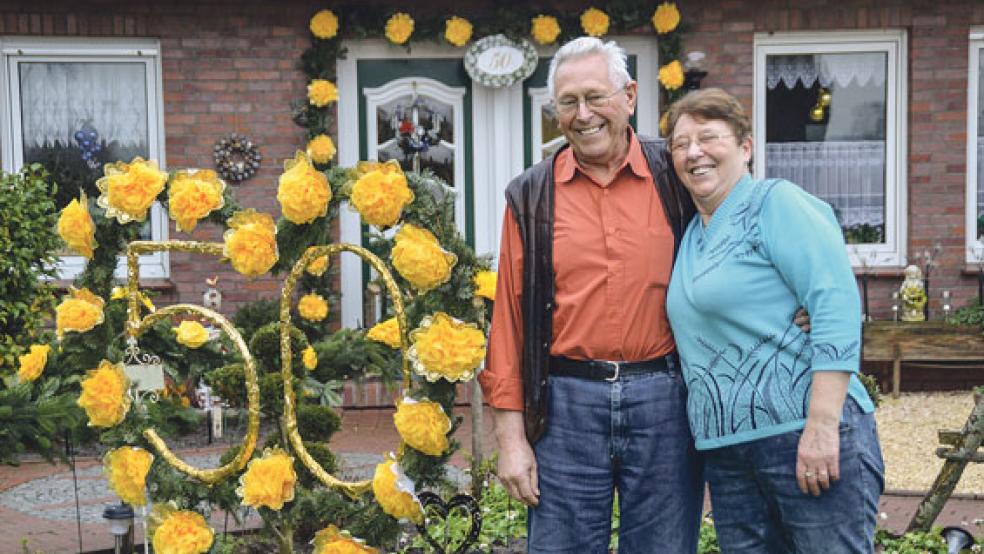 »Wir haben uns auch noch nach 50 Jahren sehr gern.« Johann und Erika Koenen feiern ihre »Goldene«. © Foto: Himstedt