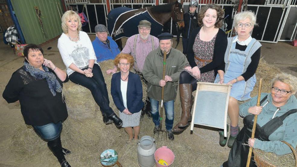Die Laienspieler der Heimatbühne Bingum führen die plattdeutsche Komödie »Een plietschen Cousin« auf. © Foto: Wolters