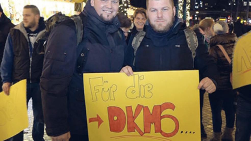 Erschöpft, aber glücklich am Ziel in Bremen: Sven Goldenstein (links) und Frank Reck.  © Foto: Loger