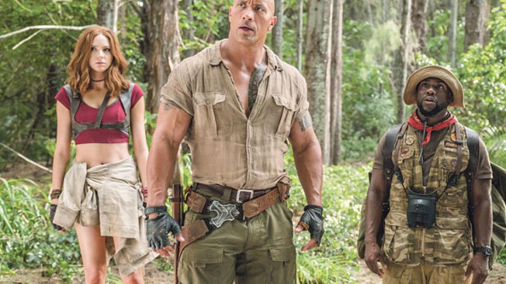 Wo sind wir denn hier gelandet? Ruby (Karen Gillan) und ihre Mitstreiter Dr. Smolder (Dwayne Johnson) sowie Moose (Kevin Hart, rechts) versuchen sich zurecht zu finden.  © Foto: Sony Pictures