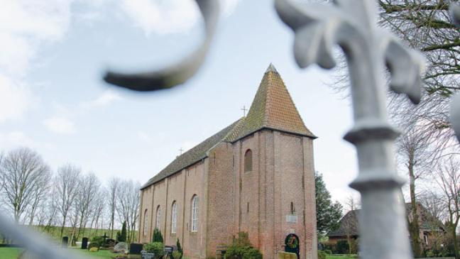Kirchturmspitze vorerst »vogelfrei«