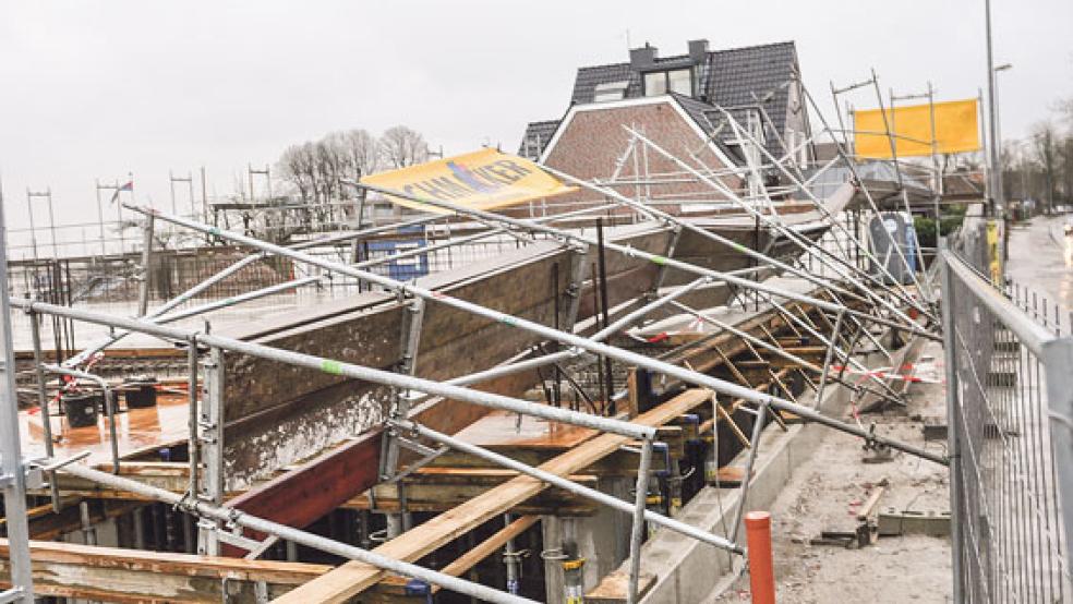 Ein Baugerüst an der Groninger Straße in Leer wurde umgedrückt. © Foto: Wolters
