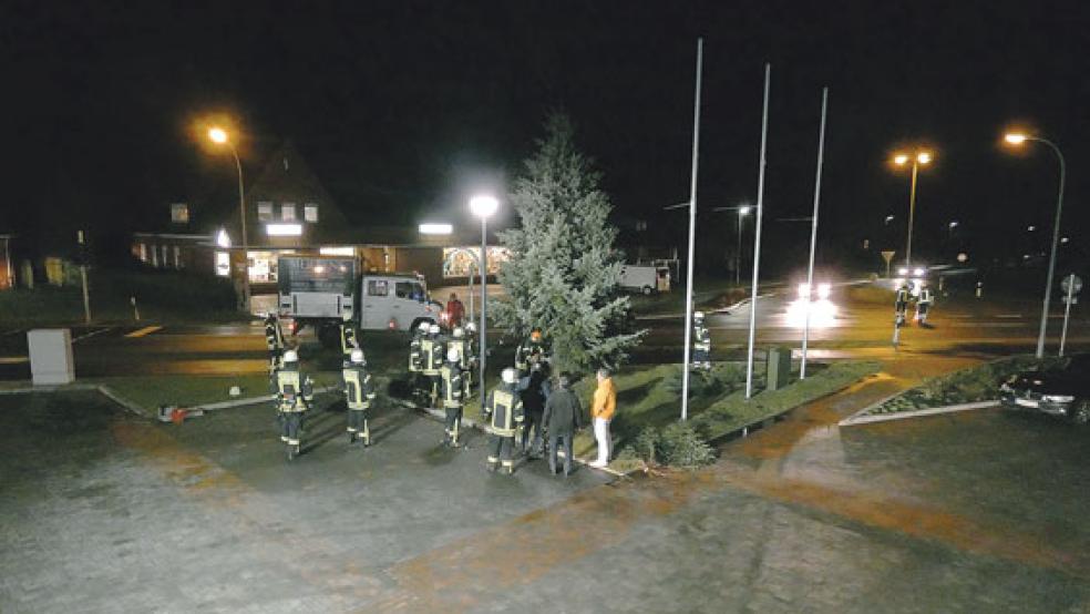 Die Feuerwehren waren gestern auch in Flachsmeer im Einsatz. © Foto: Kreisfeuerwehr