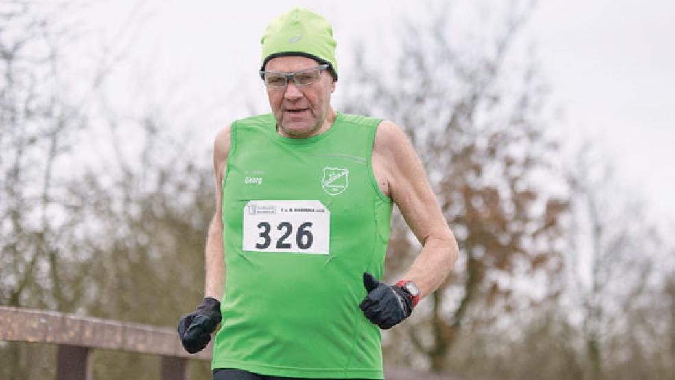 Georg Feldiek - auf dem Foto noch im Teutonen-Dress beim Winterlauf in Logabirum - startet wieder für die LG TV Bunde. © Foto: RZ-Archiv