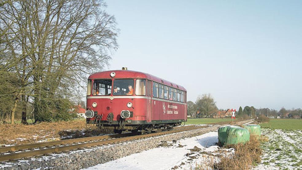 Mit dem Schienenbus VT 98 geht es von Norden nach Godesholt. © Foto: IG Schienenverkehr Ostfriesland