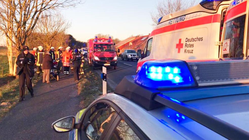 Die Feuerwehren aus Selverde und Remels waren am Montagmorgen im Einsatz, um einen verunglückten Rollstuhlfahrer aus einem Graben zu bergen. © Foto: Kreisfeuerwehr