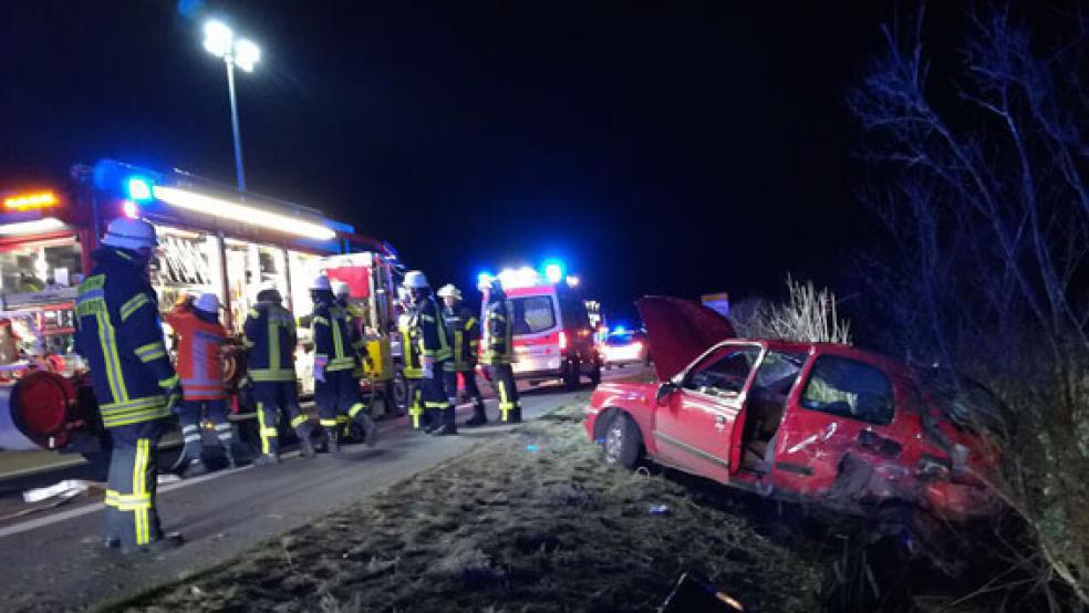 Bei einem Unfall auf der A 28 wurde am Montagabend eine 18-Jährige lebensgefährlich verletzt.  © Foto: Feuerwehr