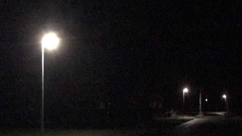 In Jemgum sind seit Tagen mehere Straßenlampen ausgefallen.  © Foto: RZ-Archiv
