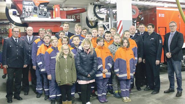 Vier Jugendliche wechseln in die aktive Feuerwehr