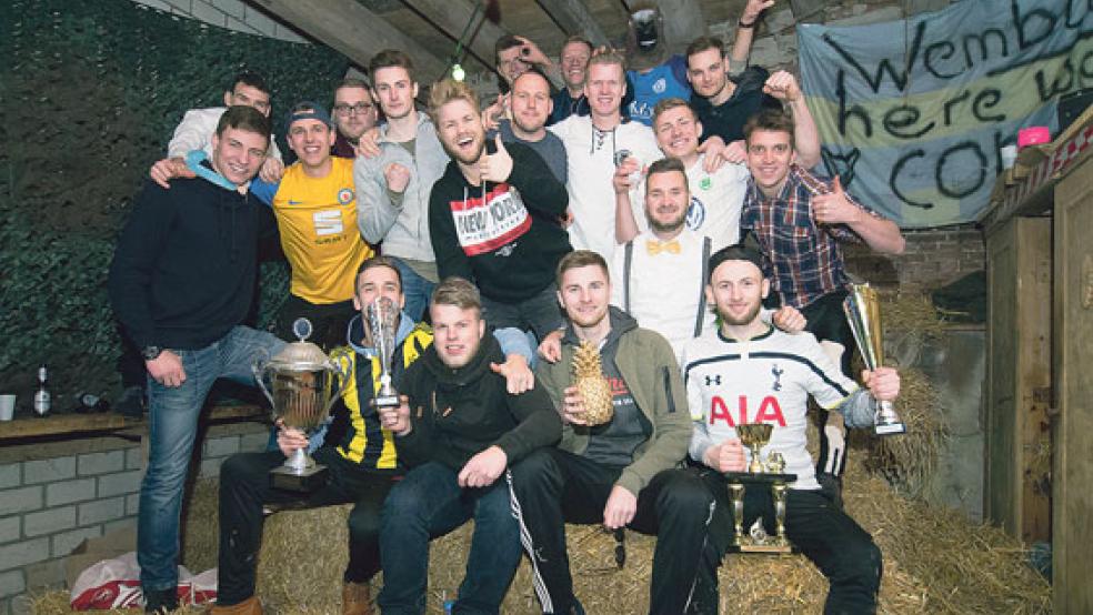 Fußball-Feeling im Stall: Der Online-Liga-Finalabend war der Höhepunkt der Saison. Er wurde zur großen Party der Konsolen-Kicker. © Fotos: Mentrup