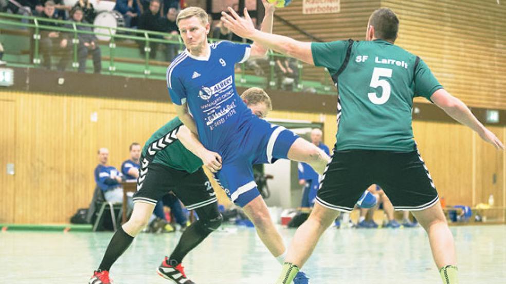 Nicht bremsen lassen beim Start ins Punktspieljahr 2018 wollen sich Holthusens Handballer um Markus Janssen. Gegen Wilhelmshaven erwartet sie ein schwierige Aufgabe. © Foto: Mentrup