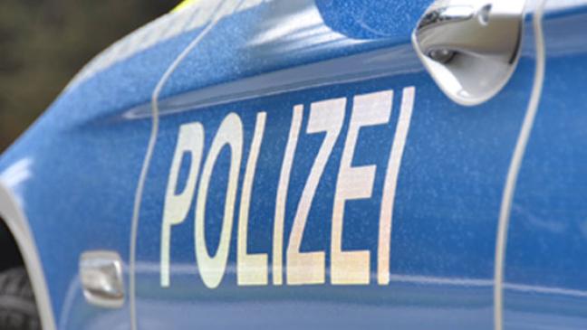 Frau flüchtet mit gestohlenem Auto