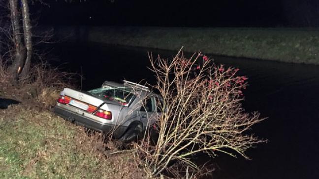 Mercedes landete in Uplengen im Kanal