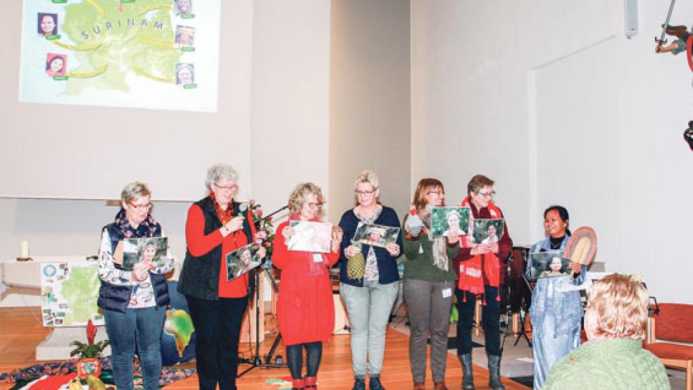 Teilnehmerinnen schlüpften in die Rollen von Frauen unterschiedlicher Ethnien und berichteten aus deren Alltag. © Foto: Dübbel