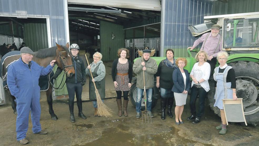 Die Laienspieler der Heimatbühne Bingum führen die plattdeutsche Komödie »Een plietschen Cousin« auf. Die Premiere wird am 16. Februar gefeiert. Karten sind bereits erhältlich.  © Foto:Wolters
