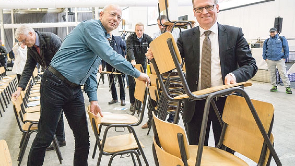 Werksleiter Andreas Dick (rechts) will in diesem Jahr 251.000 Autos bauen - und damit mehr als 2017. © Archivfoto: Volkswagen