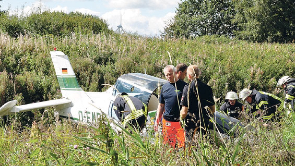 Im August 2017 war ein 82-Jähriger mit seinem Flugzeug auf eine Weide bei Neermoor abgestürzt und gestorben. Jetzt wurden die Hintergründe von der Bundesstelle für Flugunfalluntersuchung öffentlich gemacht.  © Foto: RZ-Archiv