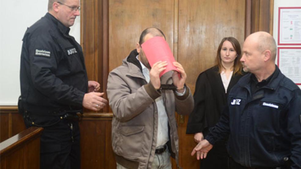 Der Angeklagte, der eine 20-jährige, dreifache Mutter tötete, muss lange Jahre ins Gefängnis. © Foto: Tebben-Willgrubs