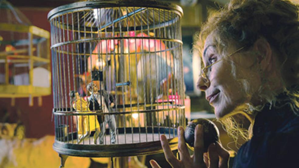 Peter (Axel Stein) und Sandra (Julia Hartmann), die Eltern von Felix, werden gefangen gehalten von der fiesen Hulda (Andrea Sawatzki). © Foto: Sony Pictures