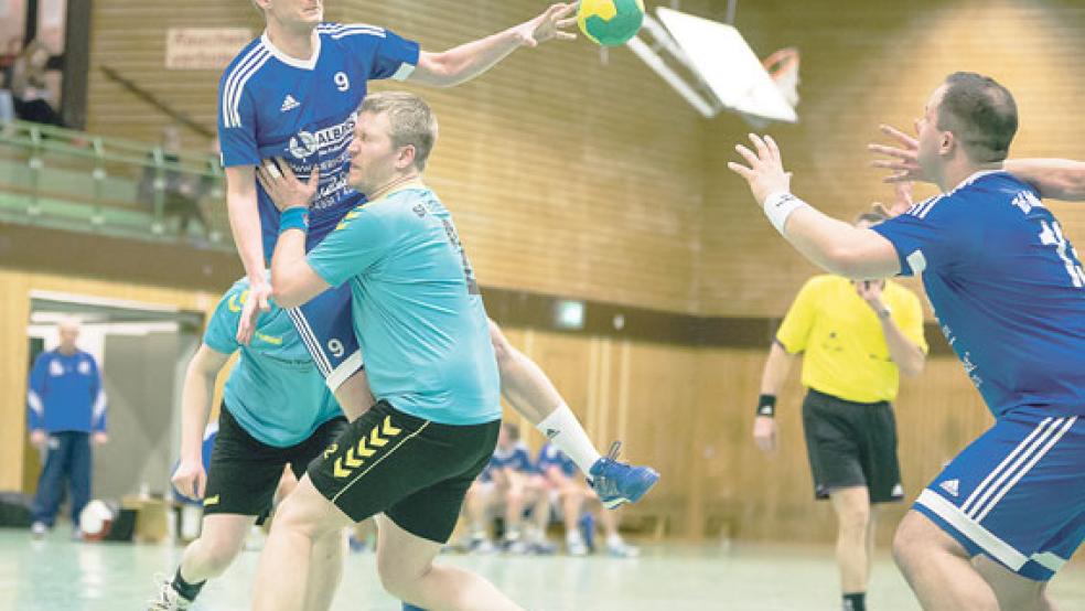 Im Heimspiel waren die Blau-Weißen um Markus Janssen (links) und Marcus Wilken Larrelt bisher überlegen. © Archivfoto: Mentrup
