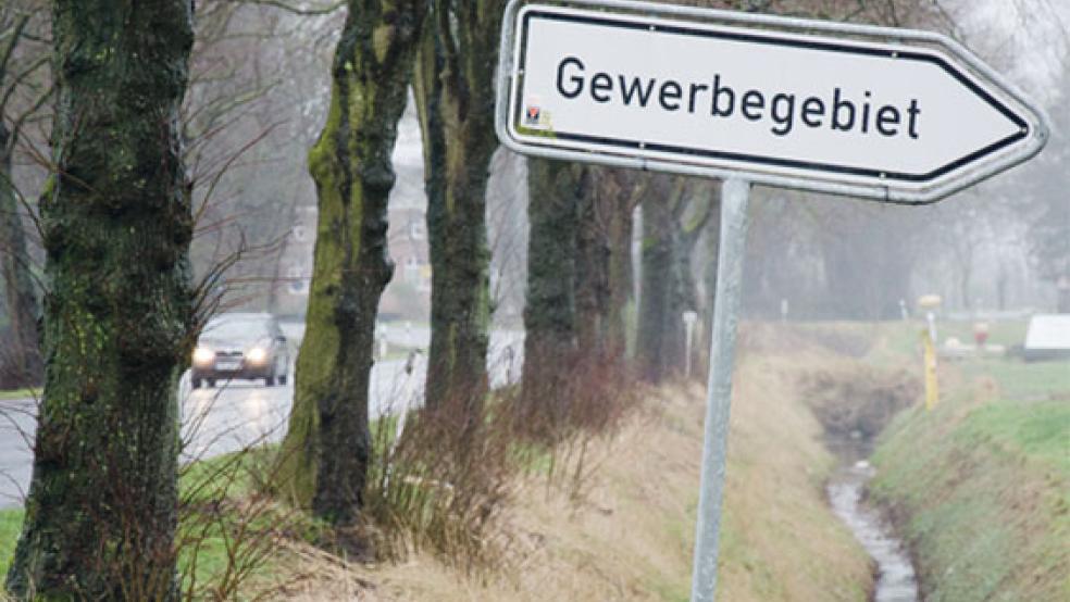 An der Neuschanzer Straße soll ein Radweg den Bunder Ortskern mit dem Gewerbegebiet Bunde-West verbinden.  © Foto: Hanken