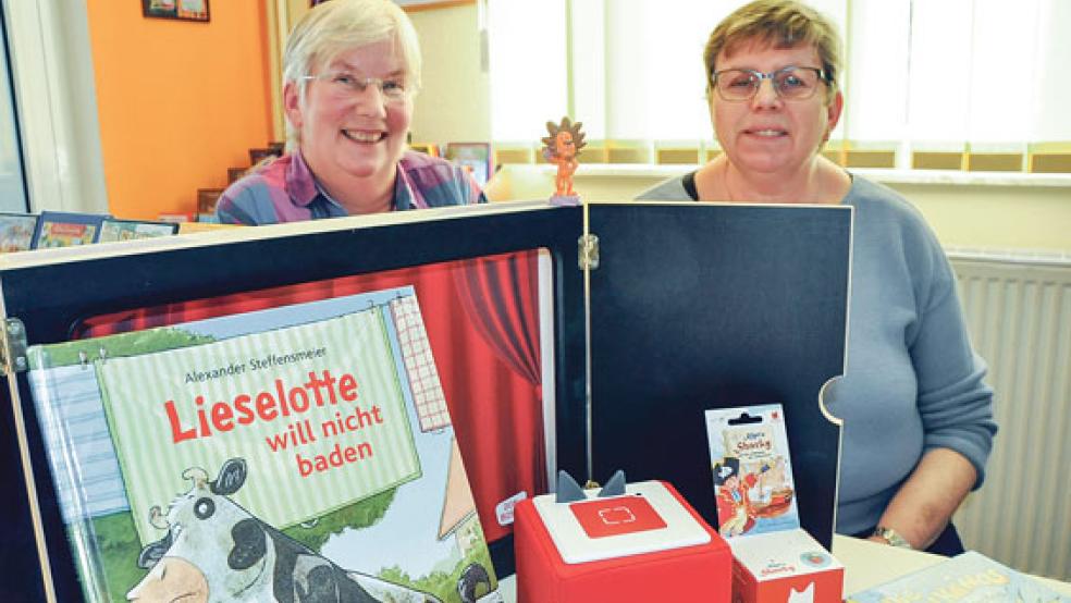 Susanne Fockens und Birgitt de Riese (rechts) von der Stadtbücherei Weener haben dieses Jahr noch viel vor. © Foto: Boelmann