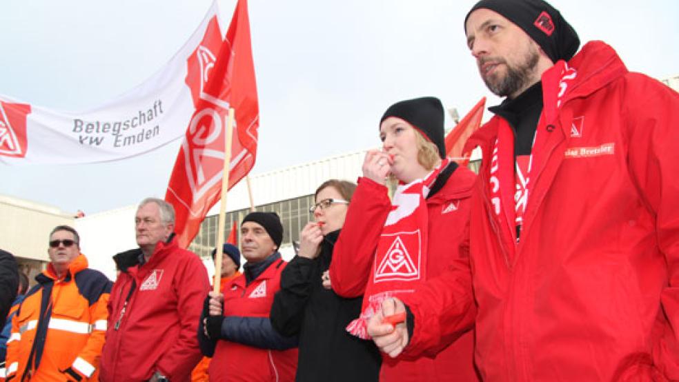 Zu einer rund einstündigen Kundgebung versammelten sich rund 1000 Mitarbeiter des Emder VW-Werks. © Foto: VW