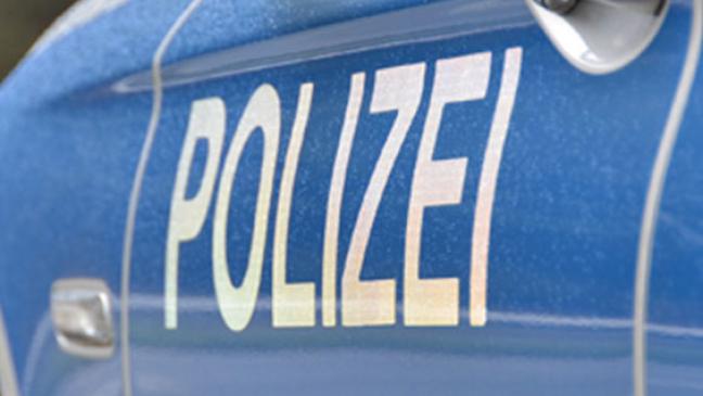 Auto überschlägt sich