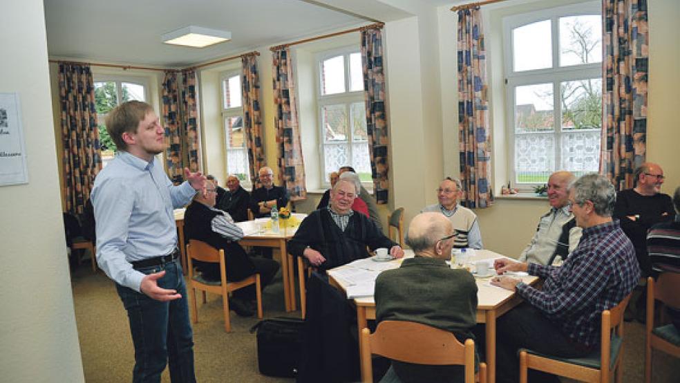 Thomas Weyermanns will sich am 11. März in Böhmerwold, Jemgum, Marienchor und Midlum zur Wahl als Pastor stellen. Jetzt hielt er einen Vortrag beim Männerfrühstück im reformierten Gemeindehaus in Jemgum. © Foto: Wolters
