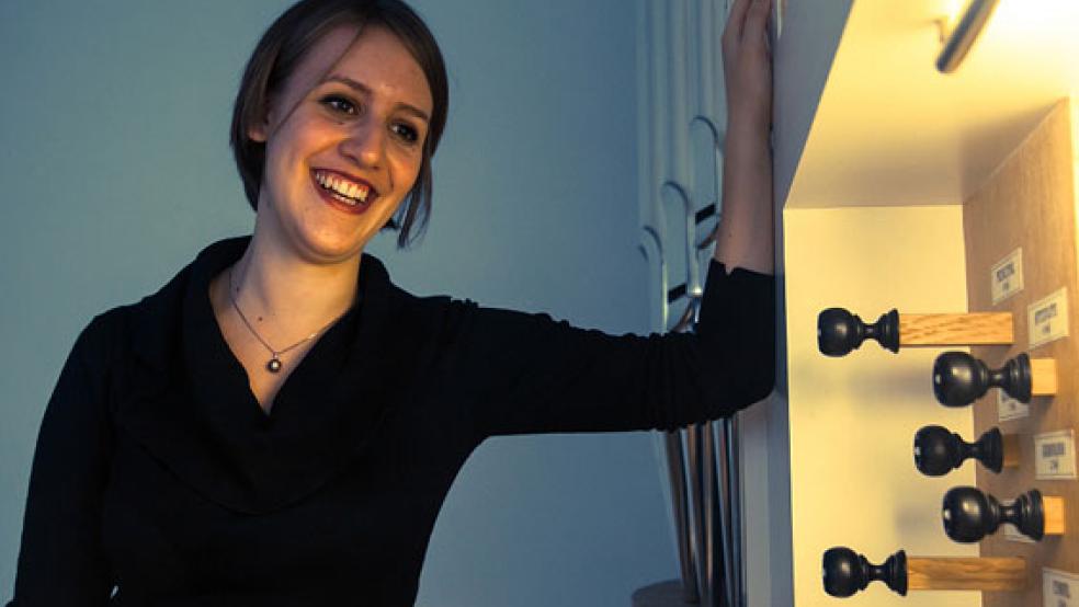Anna Scholl wird heute an der Arp-Schnitger-Orgel in Weener spielen. © Foto: privat