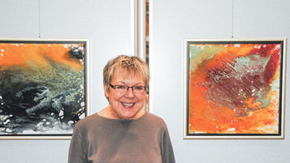 Renate Kubisch aus Ostrhauderfehn zeigt ihre Werke im SparkassenHaus in Leer. © Foto: Sparkasse