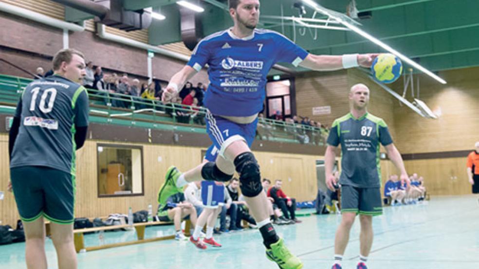 Die TuS-Handballer um Thomas Pawlik überzeugten gegen den Wilhelmshavener HV.  © Fotos: Bruins