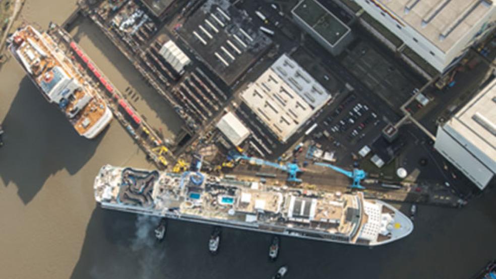 Gigant aus der Luft: Die »Norwegian Bliss« nach dem Ausdockmanöverz. © Luftbild: Klemmer