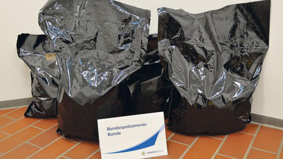 Vier Tüten mit sieben Kilogramm Marihuana konnten von Beamten der Bundespolizei beschlagnahmt werden. © Foto: Bundespolizei