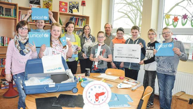 Vier Kisten für mehr Bildung